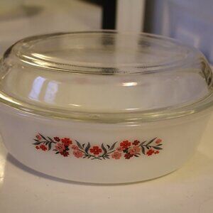 Vintage Fire King Oval Milk Glass 1-1/2 QUART PrimrOne Size e Casserole Dish w/